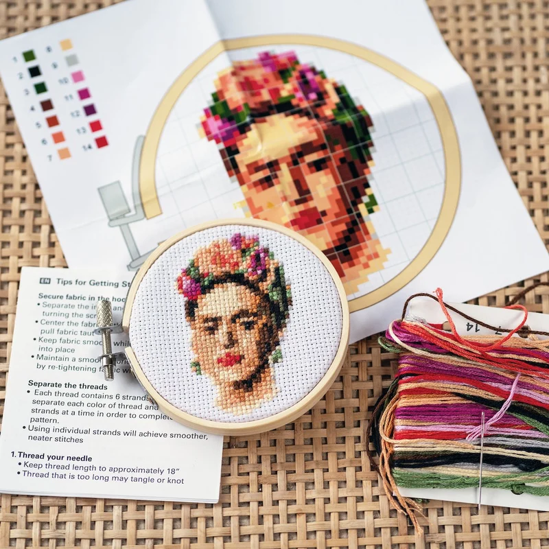 Mini kruisteek borduren “Frida” - DIY pakket