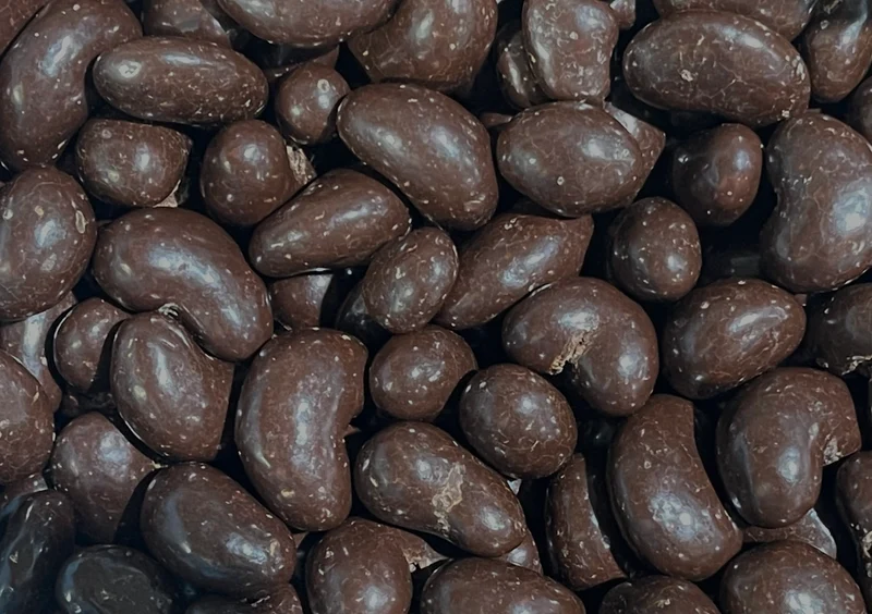 Chocolate cashew nuts dark