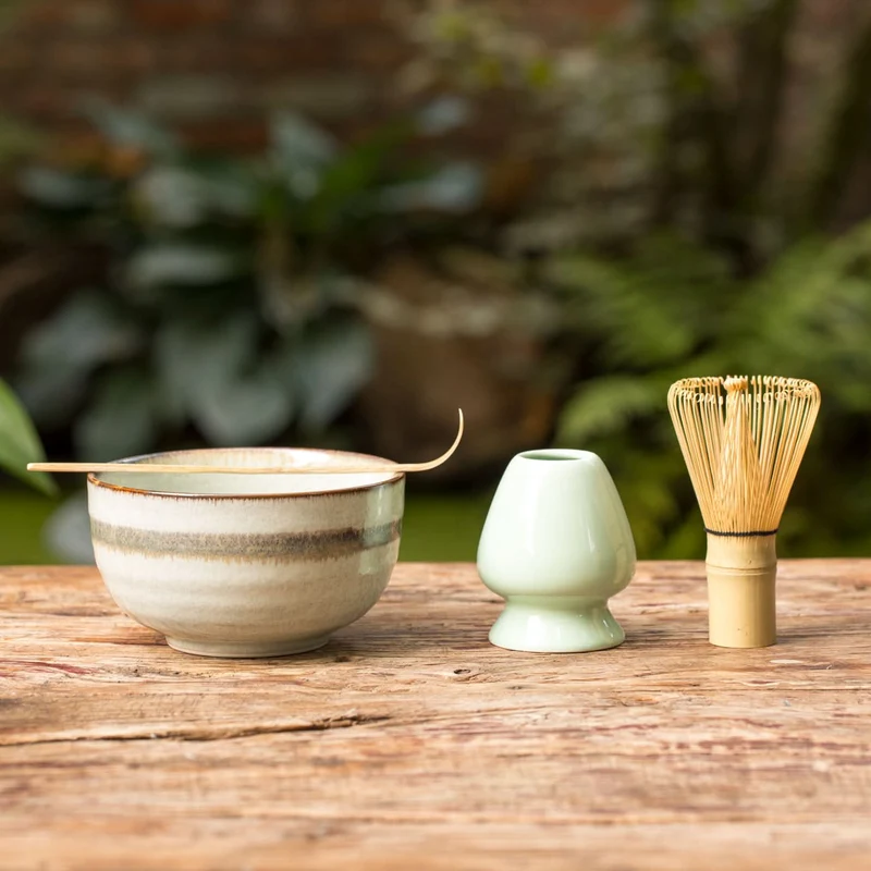 Matcha set – kom, chasen, chashaku en houder (lichtgroen/beige)