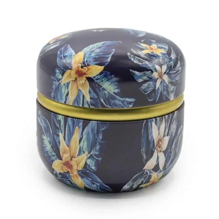 Blauw theeblikje met tropische bloemen